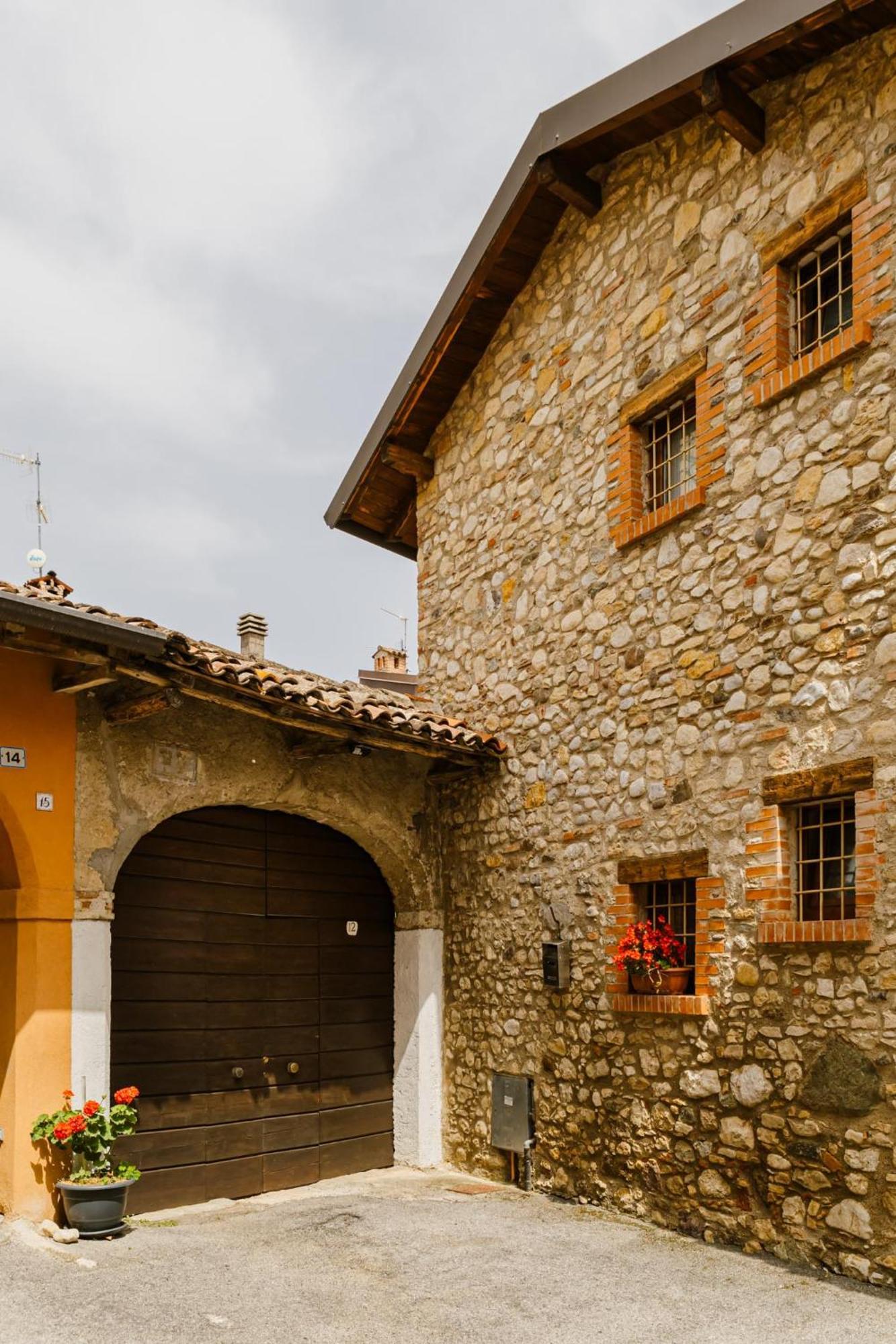شقة Cozy Castello مانربا ديل جاردا المظهر الخارجي الصورة
